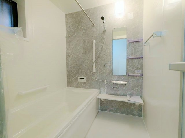 和光市諏訪 全2棟 1号棟の浴室|一坪タイプの浴室は足を伸ばしてゆっくりバスタイムを楽しめます
浴室換気乾燥機が標準装備です(１号棟)