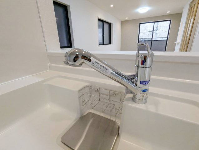 和光市諏訪 全2棟 1号棟のキッチン|便利なビルトイン浄水器