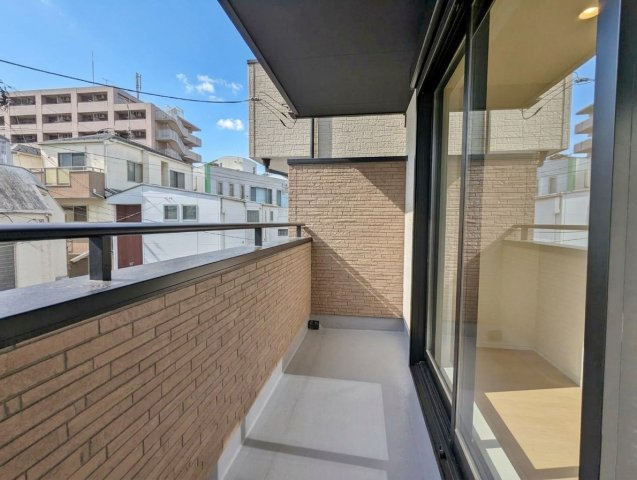 和光市諏訪 全2棟 1号棟のバルコニー|西側に面したワイドバルコニー
バルコニーは2階3階にそれぞれ設置しています