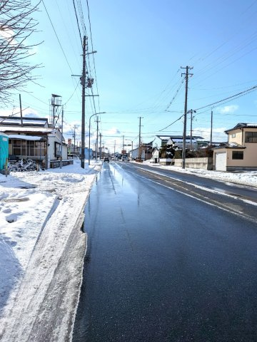 クレイドルガーデン八戸市売市第4　２号の前面道路含む現地写真