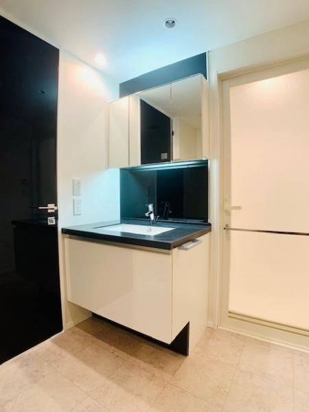 Ｂｒｉｌｌｉａ　ｉｓｔ　西麻布霞町の洗面所|ゆったりとスペースのある洗面所