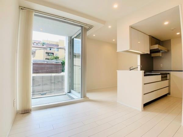 Ｂｒｉｌｌｉａ　ｉｓｔ　西麻布霞町の居間・リビング|ゆったりとした居間です