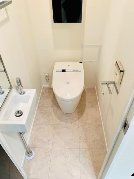 Ｂｒｉｌｌｉａ　ｉｓｔ　西麻布霞町のトイレ|落ち着いた色調のトイレです