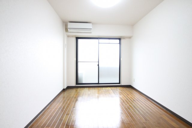 グローバルエイシンの洋室