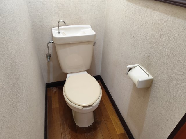 葛飾区新小岩４丁目のアパートのトイレ