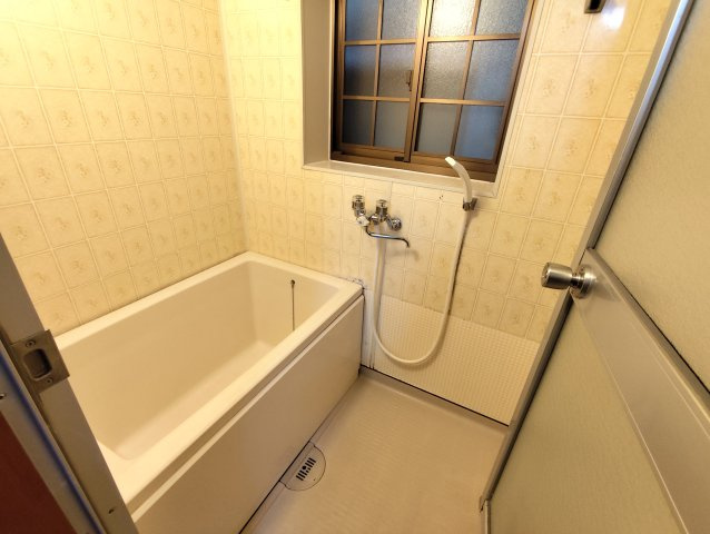 葛飾区新小岩４丁目のアパートの浴室