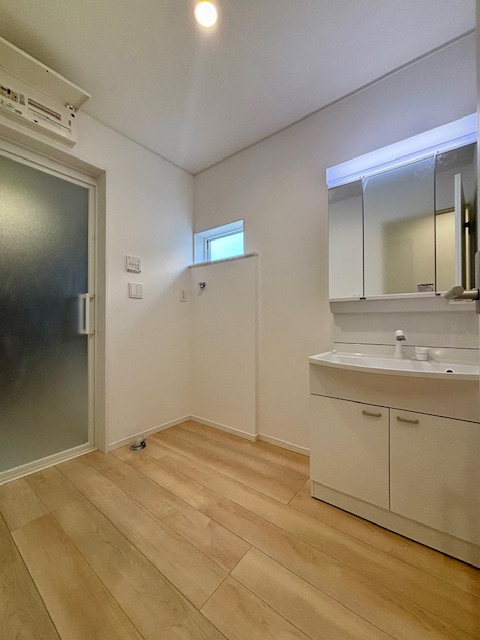 小郡市小郡の新築一戸建の洗面所