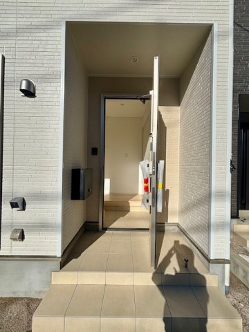 小郡市小郡の新築一戸建の玄関