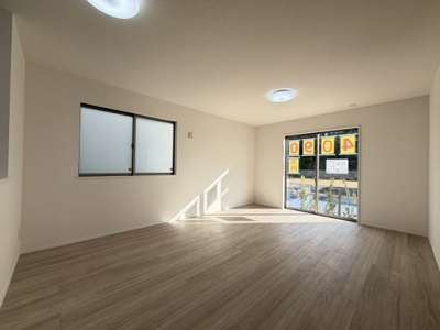 【居間・リビング】 | 沖縄市知花（全3棟）B号棟 | B号棟　LDK16.25帖♪リビング階段♪