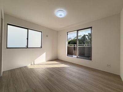 【洋室】 | 沖縄市知花（全3棟）B号棟 | B号棟　洋室7帖＋WIC付き♪