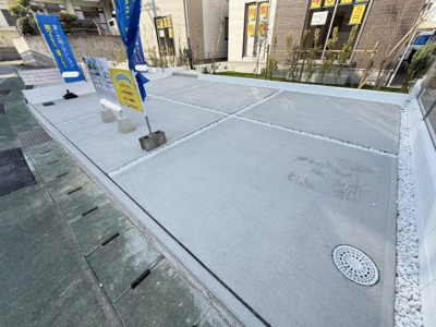 【駐車場】 | 沖縄市知花（全3棟）B号棟 | B号棟　並列駐車3台完備♪