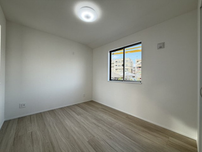 【洋室】 | 沖縄市知花（全3棟）B号棟 | B号棟　洋室5.25帖＋収納付き♪