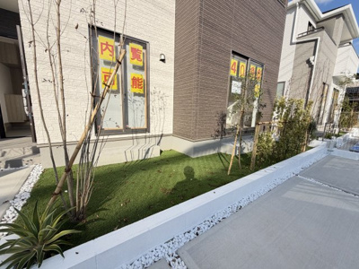 【庭】 | 沖縄市知花（全3棟）B号棟 | B号棟　素敵な植栽付き♪