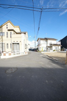 【前面道路含む現地写真】 | 【仲介手数料無料！！】府中市小柳町2丁目　新築戸建て（全2棟）1号棟　6099万円 | 令和８年1月２５日撮影　建築中