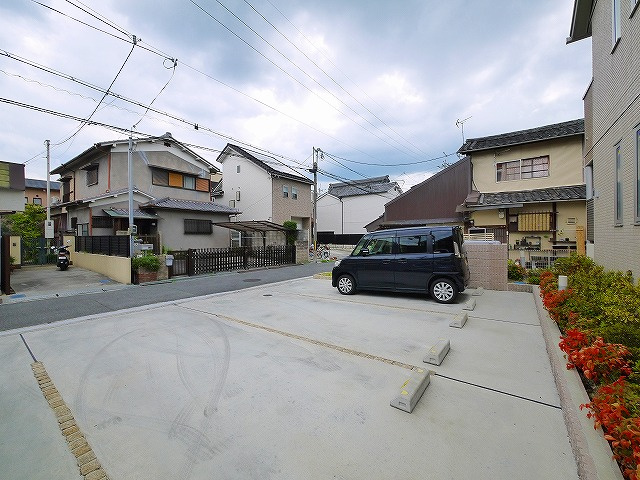 ウィット郡山の駐車場|駐車場があるので、車を買う予定の方も安心です