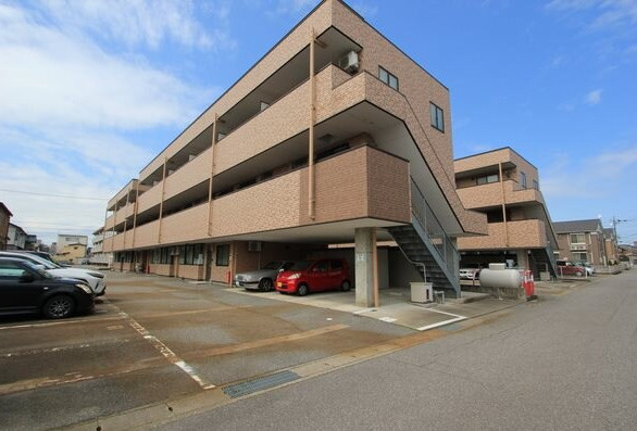 富山県高岡市　1棟マンションの外観