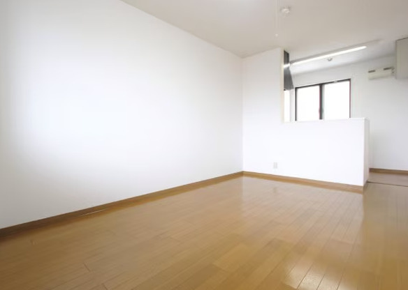 富山県高岡市　1棟マンションの洋室