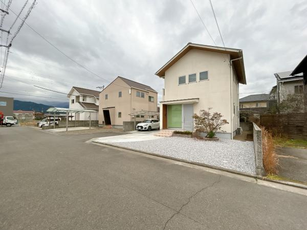 西条市喜多川658-7　中古戸建の前面道路含む現地写真