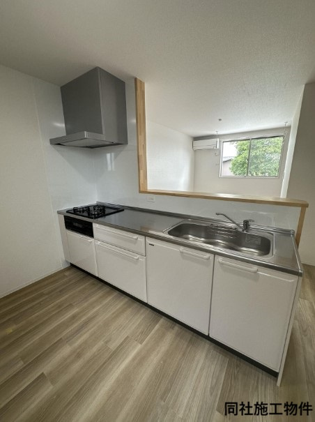 グランメゾンⅢのキッチン|3口コンロ・グリル付のシステムキッチンです♪