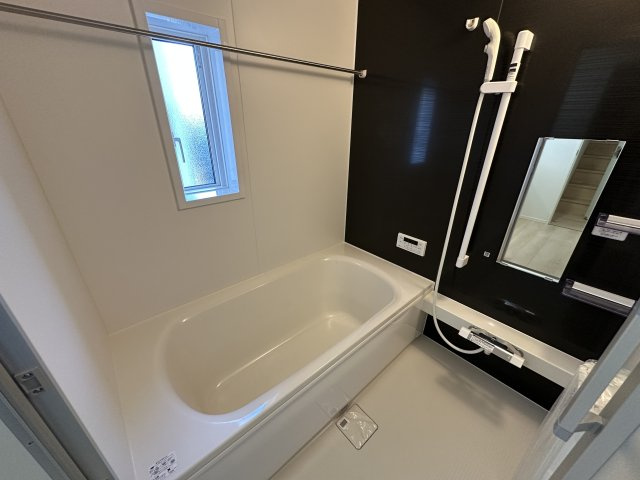 明石市大久保町松陰新築戸建2号棟の浴室