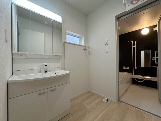 明石市大久保町松陰新築戸建2号棟の独立洗面台