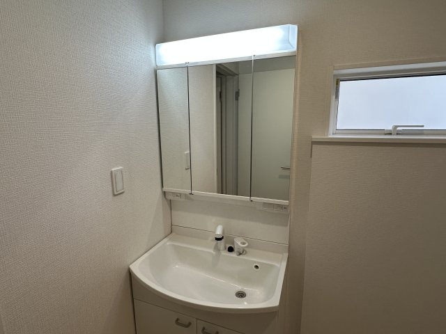 明石市大久保町松陰新築戸建2号棟の独立洗面台