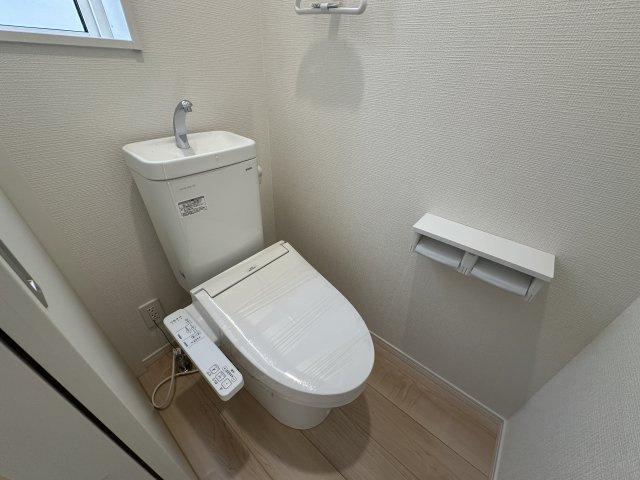 明石市大久保町松陰新築戸建2号棟のトイレ