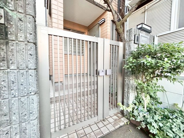 豊島区南長崎4丁目　中古戸建の外観|2026.01.25撮影

現地ご見学希望・資料請求などお気軽にお問い合わせ下さい！
03-5990-5201