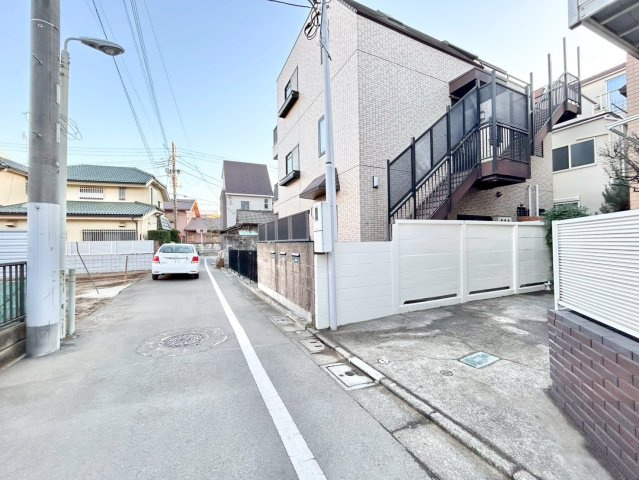 豊島区南長崎4丁目　中古戸建の前面道路含む現地写真|2026.01.25撮影

現地ご見学希望・資料請求などお気軽にお問い合わせ下さい！
03-5990-5201