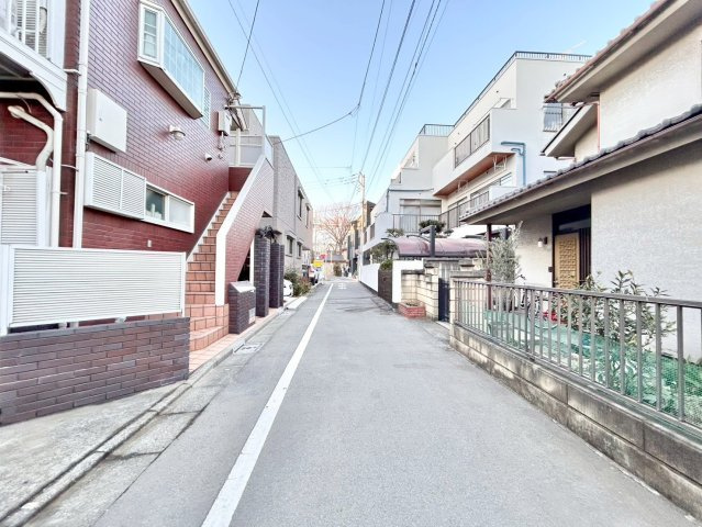 豊島区南長崎4丁目　中古戸建の前面道路含む現地写真|2026.01.25撮影

現地ご見学希望・資料請求などお気軽にお問い合わせ下さい！
03-5990-5201
