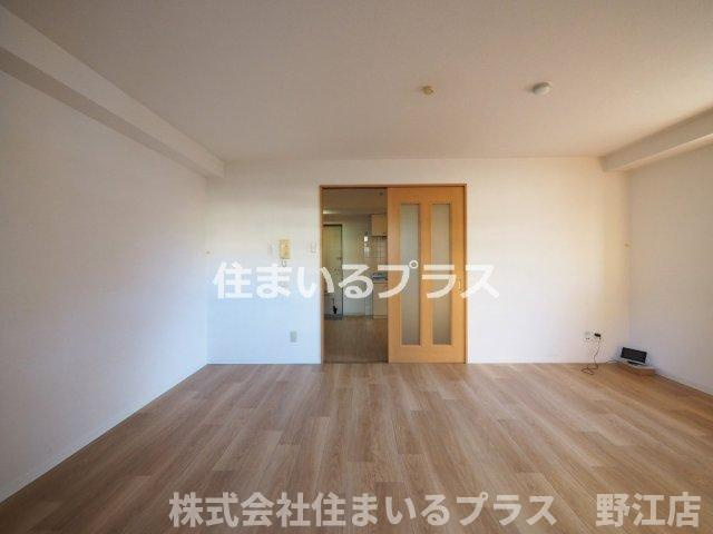 メゾンクレアスタイルの居間・リビング
