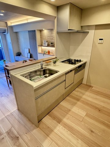 食洗器・浄水器一体型水栓付システムキッチン