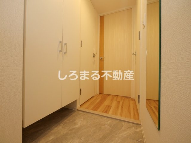 コンフォリア・リヴ淡路町一丁目の玄関