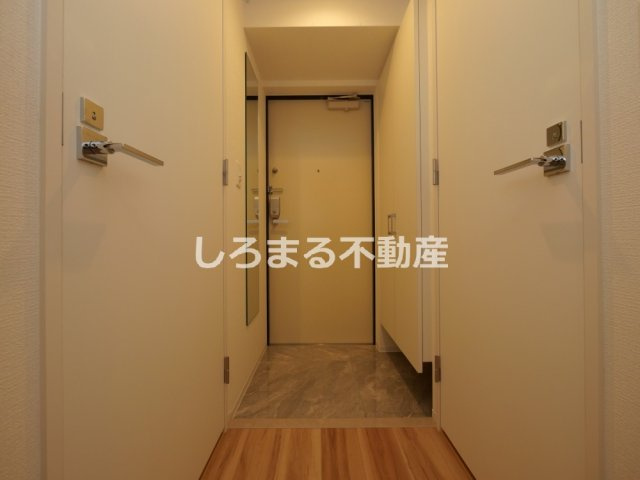 コンフォリア・リヴ淡路町一丁目の玄関