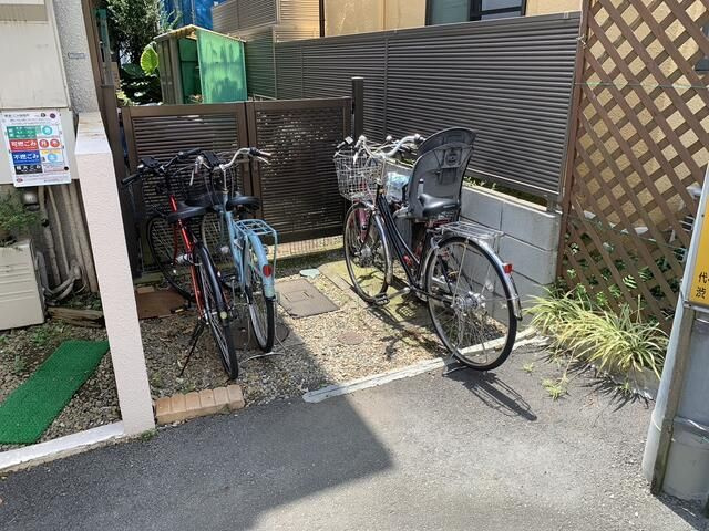 セシオン西新宿の駐車場