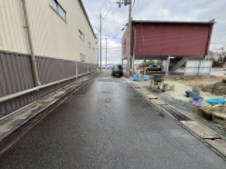 【前面道路含む現地写真】
