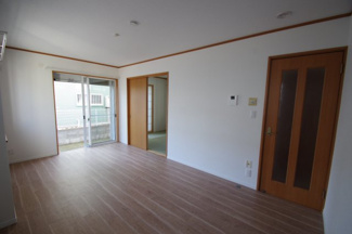 【居間・リビング】 | 【仲介手数料無料！！】多摩市和田　中古戸建て　3480万円 | LDK13.5帖