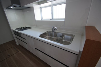 【キッチン】 | 【仲介手数料無料！！】多摩市和田　中古戸建て　3480万円 | キッチン新規交換済み