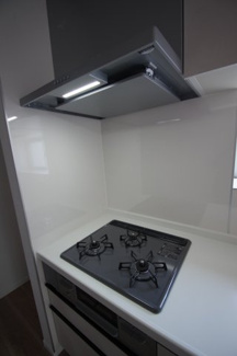 【キッチン】 | 【仲介手数料無料！！】多摩市和田　中古戸建て　3480万円 | フラット型レンジフード