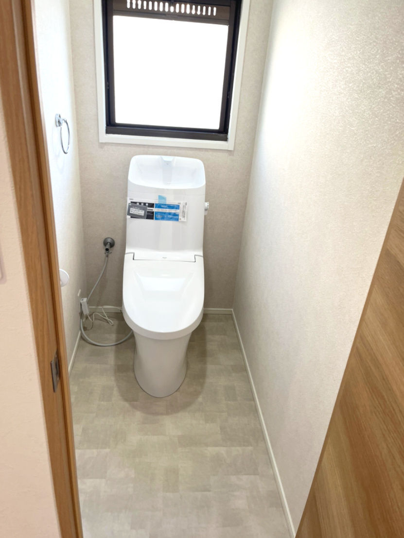 明石市朝霧台　中古戸建のトイレ|シンプルで使いやすい２階トイレです