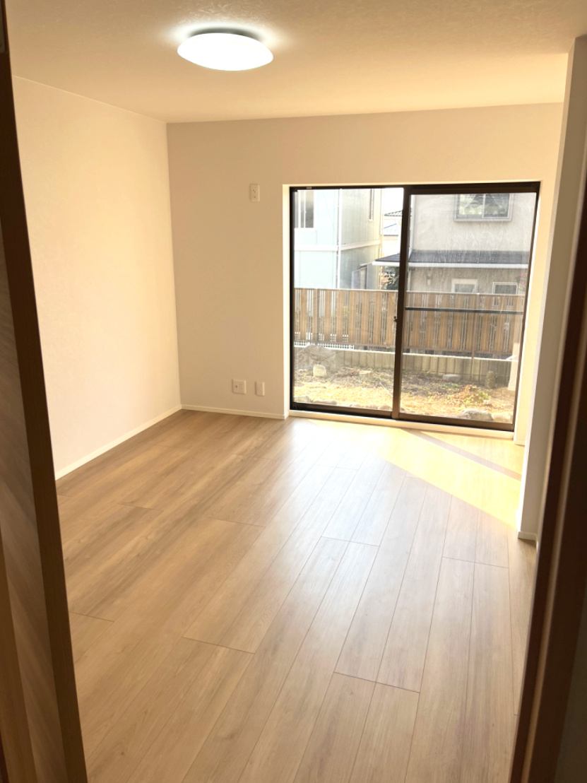 明石市朝霧台　中古戸建の洋室|１階　洋室です