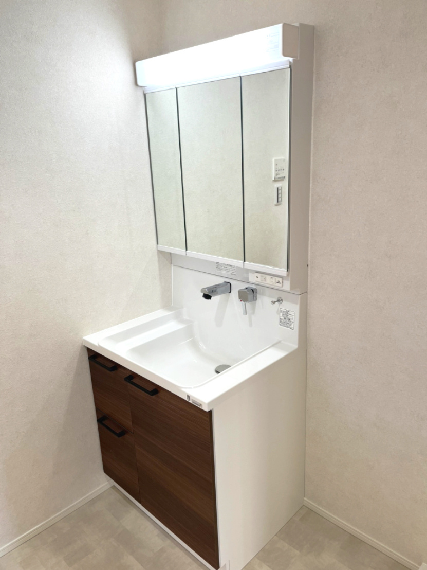 明石市朝霧台　中古戸建の独立洗面台|独立洗面台です