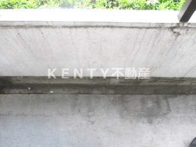 【バルコニー】 | メゾン・ド・池上 | お洗濯にも便利なバルコニー付き