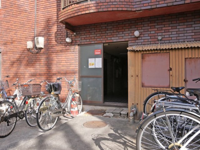 大阪市東成区中道４丁目の賃貸マンションのエントランス