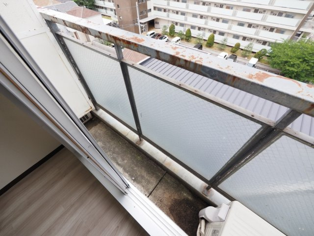 大阪市城東区関目２丁目の賃貸マンションのバルコニー
