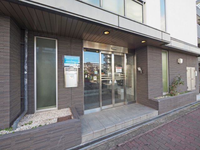 大阪市城東区関目２丁目の賃貸マンションのエントランス