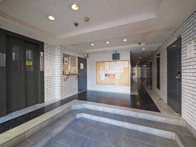 大阪市城東区関目２丁目の賃貸マンションのロビー