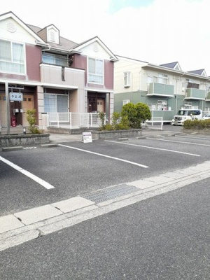 【駐車場】 | ケレス | 駐車場があるので、車を買う予定の方も安心です