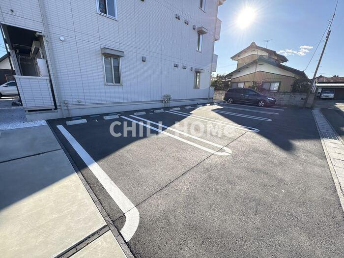 コンフォート下小鳥の駐車場|前橋、高崎、伊勢崎、まとめてご紹介可能♪ぜひ、当社、チルホームのHPもご覧ください♪