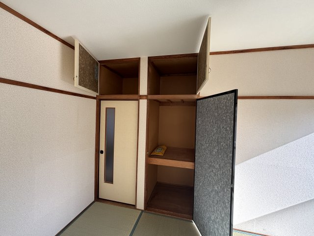 コーポリバティの和室